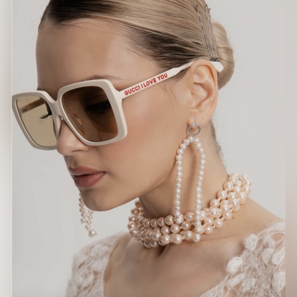 RED HOT GUCCI SUNGLASSES FROM THE PRESTIGE COLLECTION. GUCCI FANS SAY I LOVE YOU - Picture 15 of 16